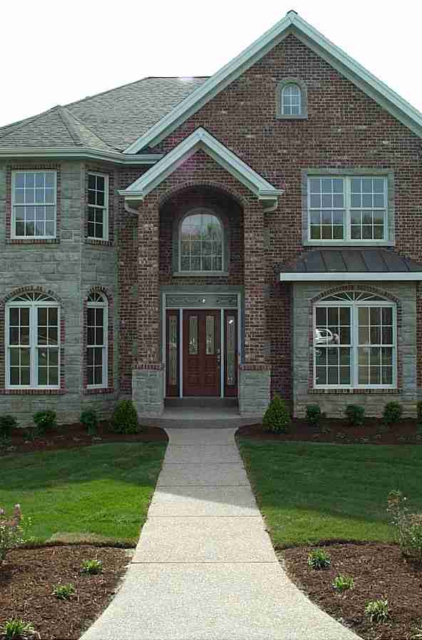 Oaks7Frontdoorandwalk.JPG